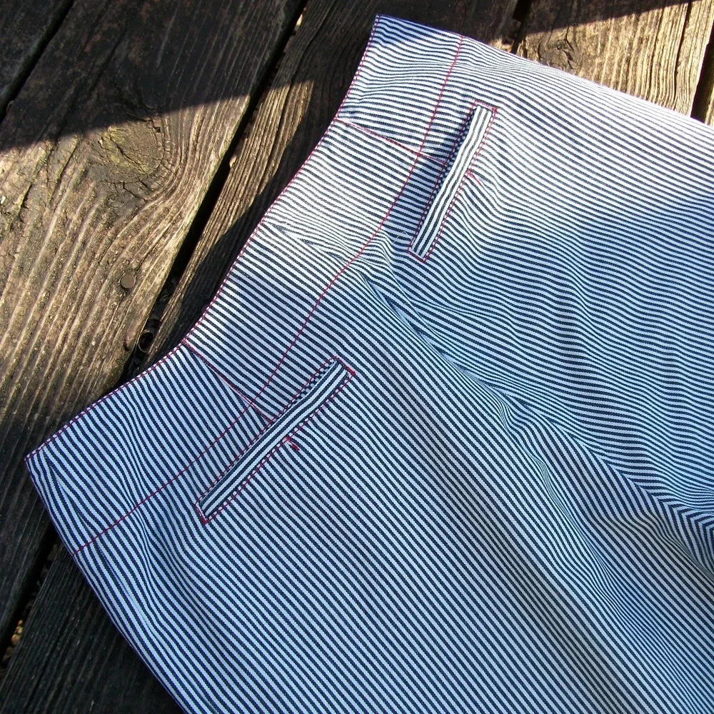 Harve` Benard Blue Pinstripe Capris – Size 12 - Picture 7 of 7